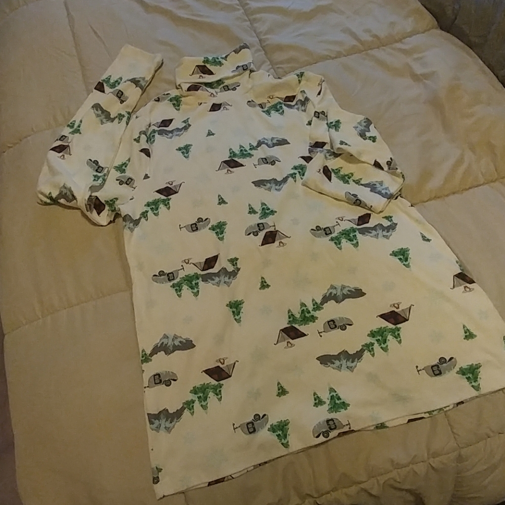 Time and Tru White print turtle neck Tee shirt